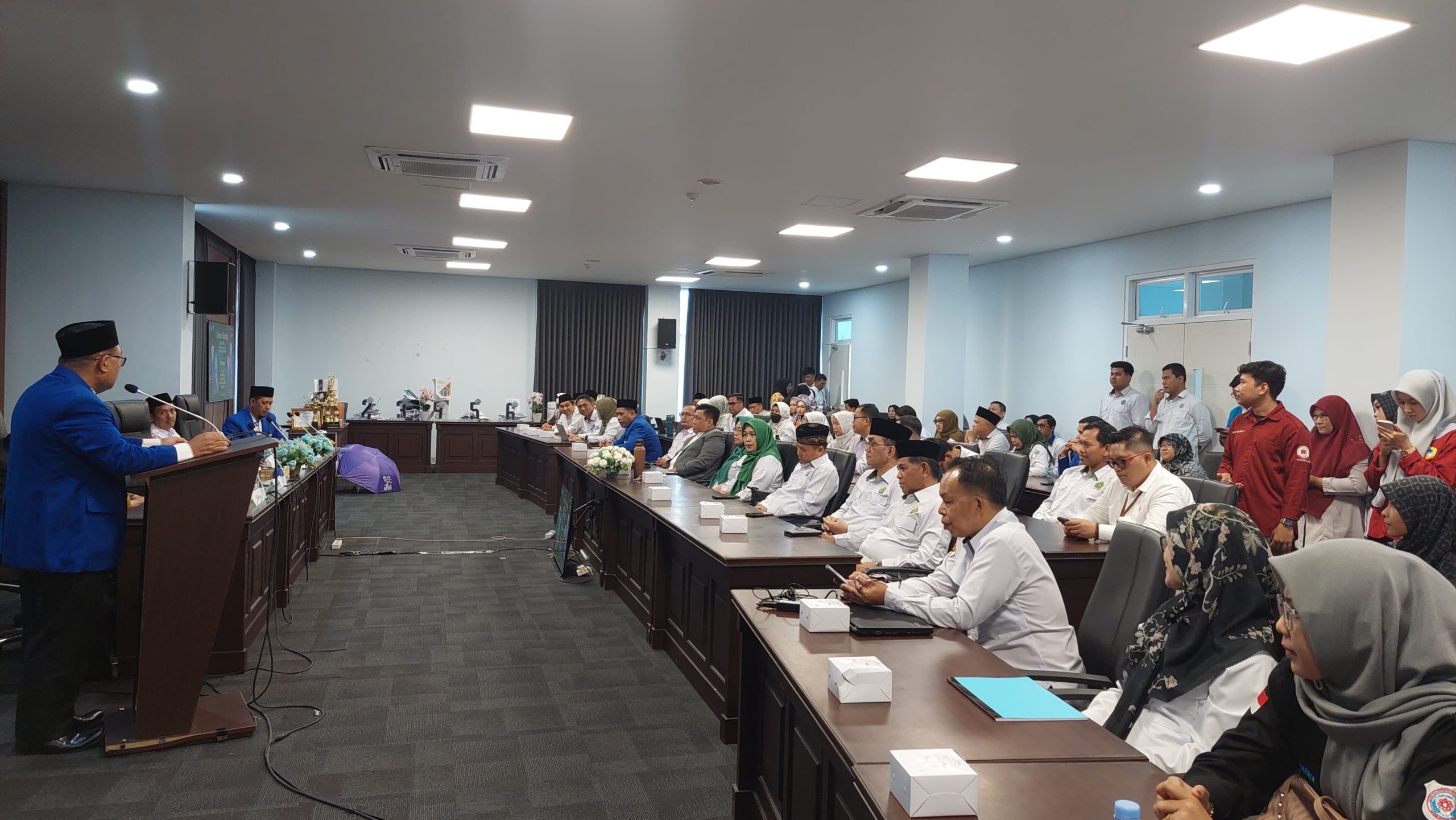 Kepala Unit Pengembangan Kewirausahaan dan Karier (UPKK) Dr. Mardalina , S.Ag, M.Ud Ikut Menghadiri kegiatan Asesmen Lapangan Progran Studi Kimia