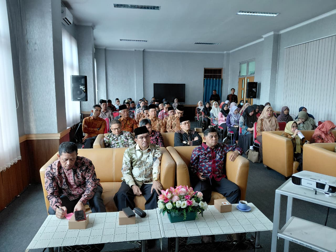 Kepala UPKK UIN STS Jambi ikut hadir dalam kegiatan FGD Peningkatan Mutu Lembaga Menuju World Class University UIN STS Jambi
