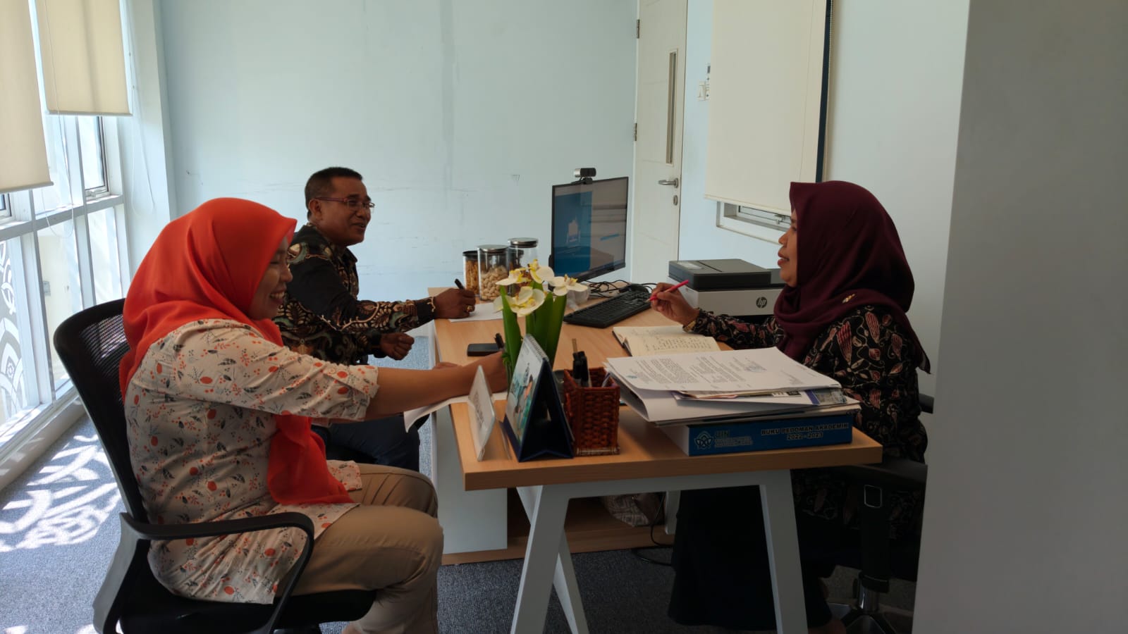 KEPALA UPKK BERSAMA STAF  MELAKUKAN MONITORING DAN EVALUASI