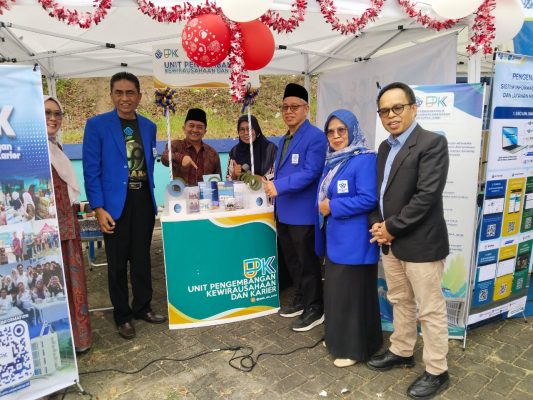 UPT Pengembangan Kewirausahaan dan Karier mengikuti Stand Bazar dalam rangka PBAK Maru 2026