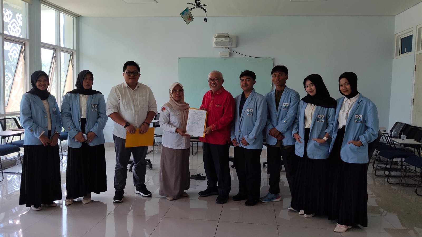 Serah Terima Mahasiswa PKL UI YASNI BUNGO di UPT  Pengembangan Kewirausahaan dan Karier